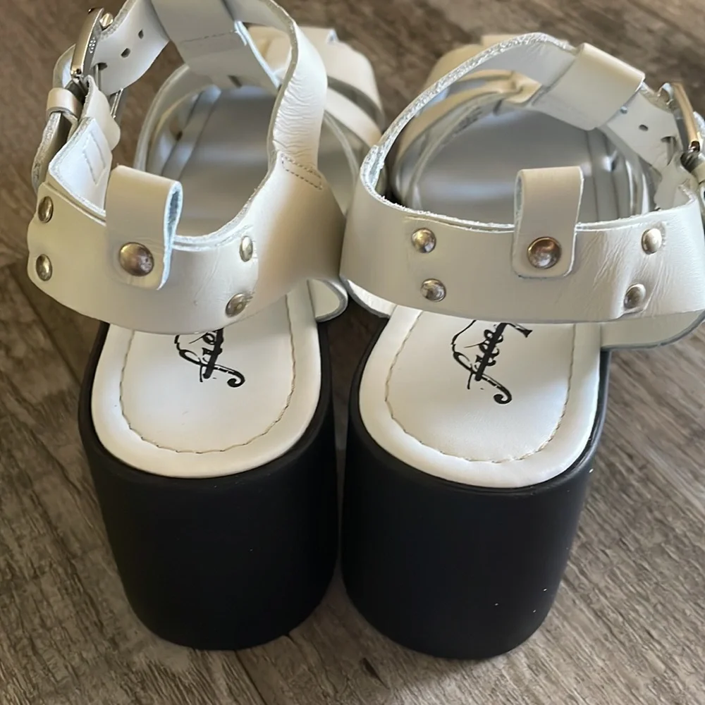 Free People NWOT pacific off white & black platform fisherman sandal